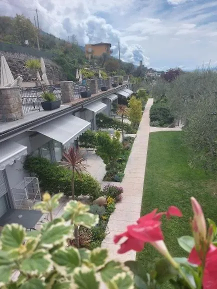 *** Aparthotel Villa Treccani Apartments Malcesine Italia