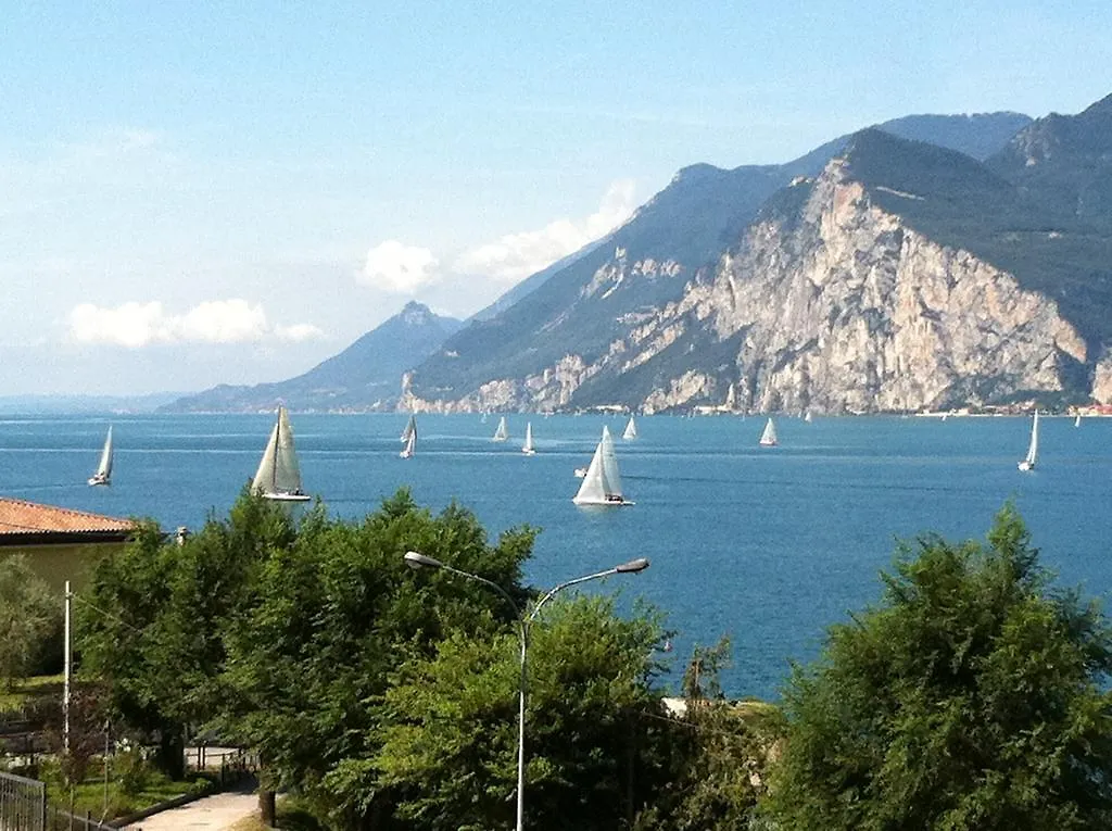 *** Aparthotel Villa Treccani Apartments Malcesine Italia