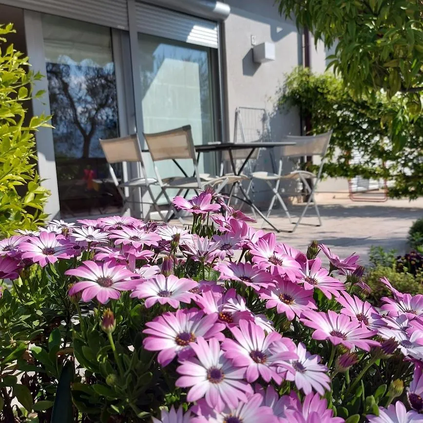 *** Aparthotel Villa Treccani Apartments Malcesine Italien